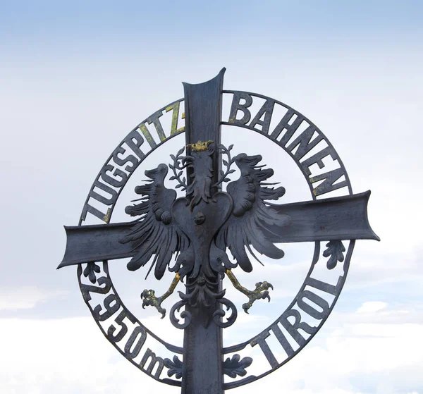 Zugspitze, Österreich - 15. August 2016: Berühmtes Symbol auf der riesigen Zugspitze in Österreich — Stockfoto