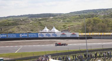Zandvoort, Hollanda - 21 Mayıs 2017: Formula 1 yarışçısı Max Verstappen hünerlerini sicili ile devre Zandvoort, Hollanda gösterir