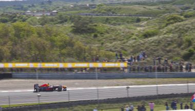Zandvoort, Hollanda - 21 Mayıs 2017: Formula 1 yarışçısı Max Verstappen hünerlerini sicili ile devre Zandvoort, Hollanda gösterir