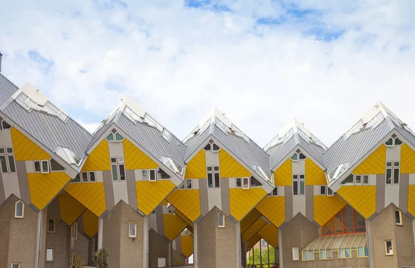 Rotterdam, Hollandia - 2017. június 11.: Nézd meg híres kockák házak, Rotterdam, Hollandia — Stock Fotó