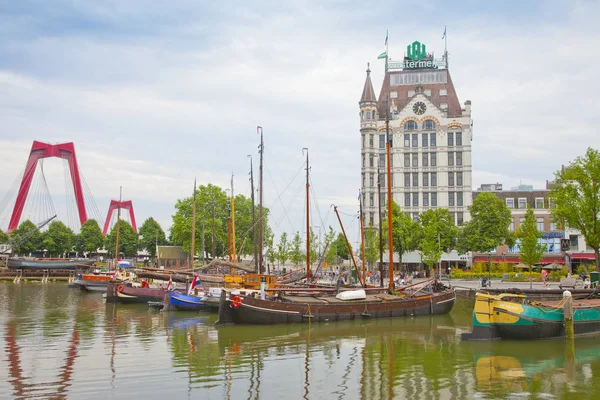 ROTTERDAM, PAESI BASSI - 11 giugno 2017: Veduta sul vecchio porto di Rotterdam, Paesi Bassi — Foto Stock