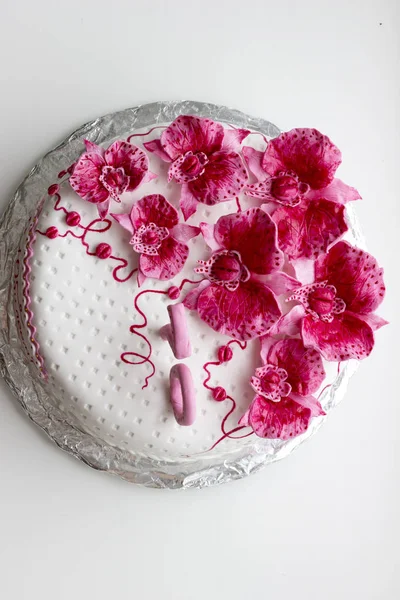 Sweet pink orchids white anniversary cake closeup — Stock Photo, Image