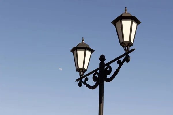 The streetlights on the waterfront of the don river close-up — Stock Photo, Image