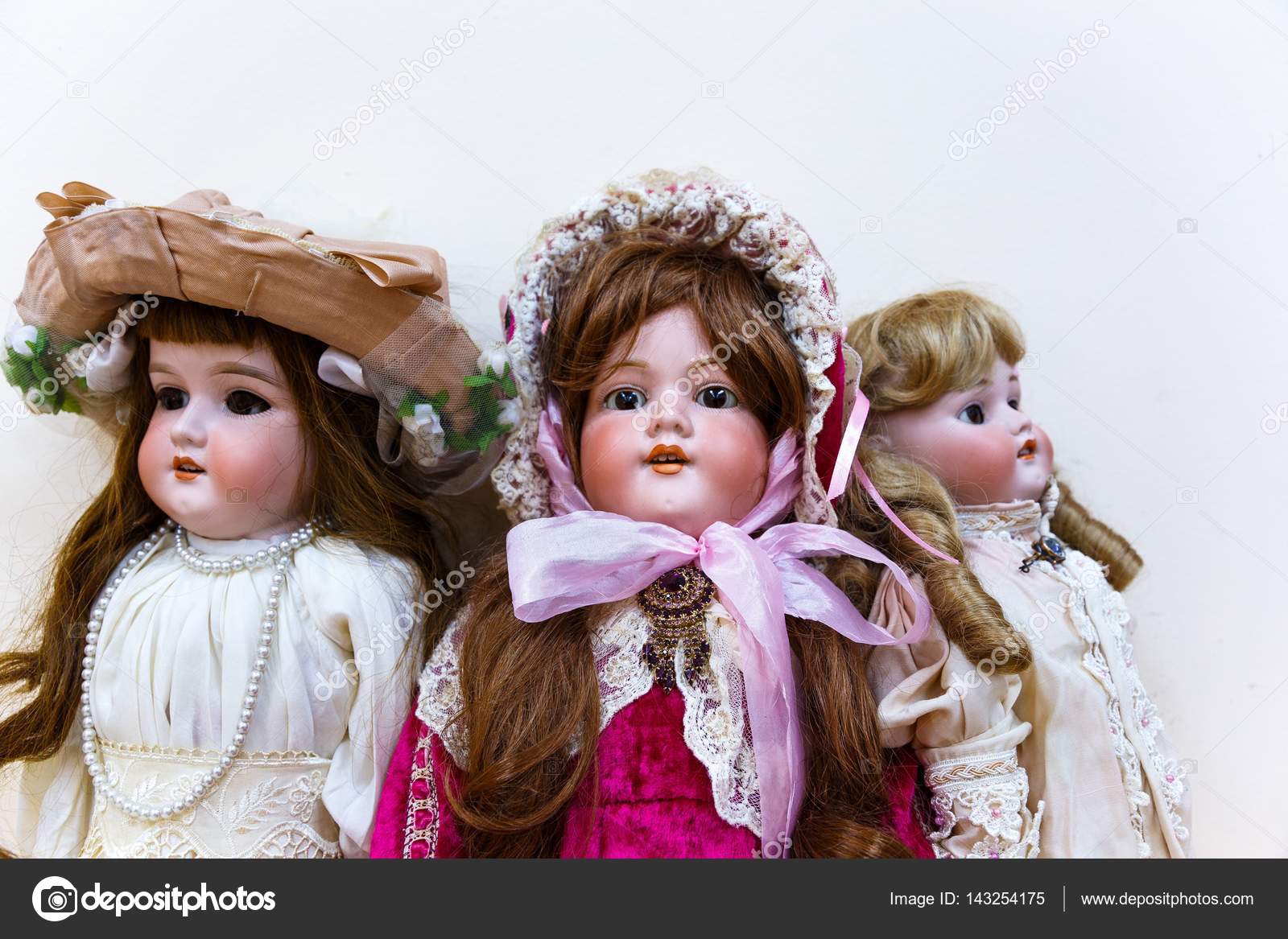 antique dolls