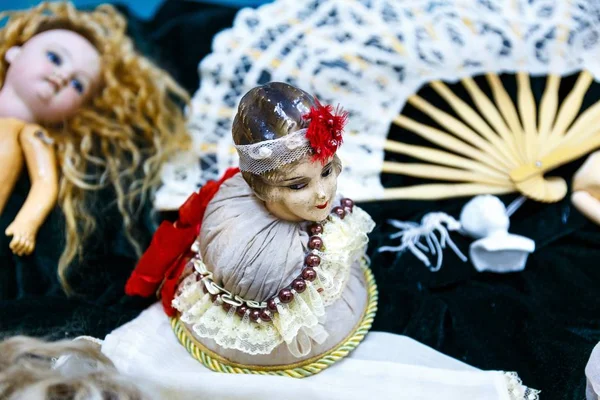 Старий урожай антикварних ляльок — стокове фото