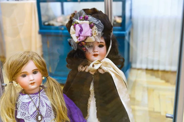 古老的古董娃娃 — 图库照片