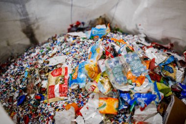 geri dönüştürülmüş plastik şişeler ve atık tesisi