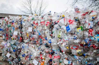 plastik atık çöp bertaraf tesisi depoda olduğunu