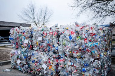 plastik atık çöp bertaraf tesisi depoda olduğunu