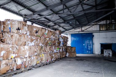 plastik atık çöp bertaraf tesisi depoda olduğunu