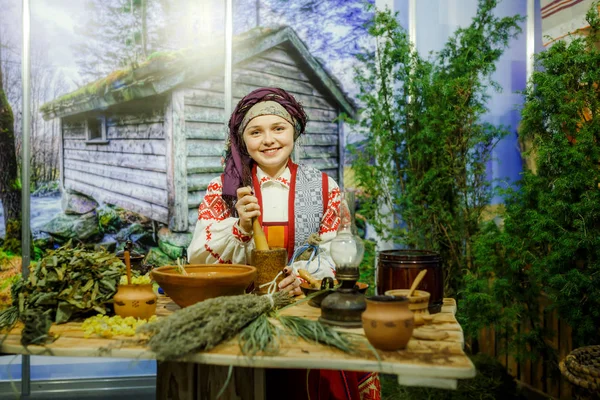 Minsk, Beyaz Rusya - Februar 1, 2018: güzel kız beyaz t