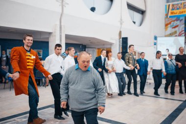 Minsk, Beyaz Rusya - 1 Mayıs 2017: Down sendromu dans çocuklarla 