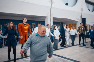 Minsk, Beyaz Rusya - 1 Mayıs 2017: Down sendromu dans çocuklarla 