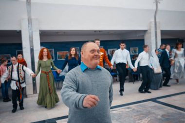 Minsk, Beyaz Rusya - 1 Mayıs 2017: Down sendromu dans çocuklarla 