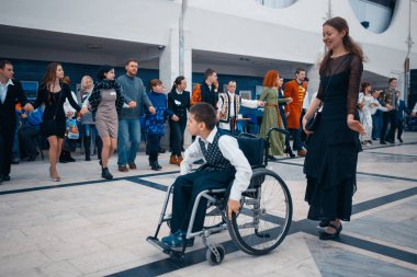 Minsk, Beyaz Rusya - 1 Mayıs 2017: Down sendromu dans çocuklarla 