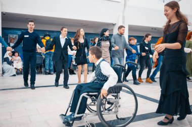Minsk, Beyaz Rusya - 1 Mayıs 2017: Down sendromu dans çocuklarla 