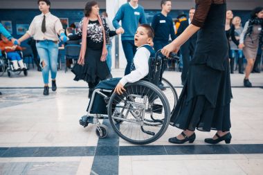 Minsk, Beyaz Rusya - 1 Mayıs 2017: Down sendromu dans çocuklarla 