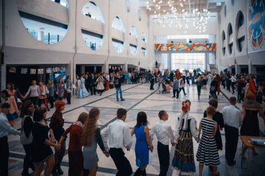 Minsk, Beyaz Rusya - 1 Mayıs 2017: Down sendromu dans çocuklarla 