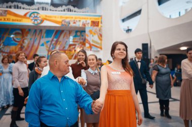 Minsk, Beyaz Rusya - 1 Mayıs 2017: Down sendromu dans çocuklarla 