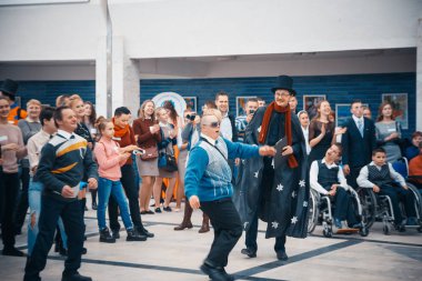 Minsk, Beyaz Rusya - 1 Mayıs 2017: Down sendromu dans çocuklarla 