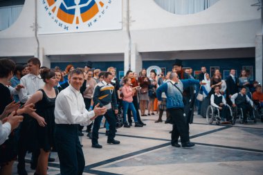 Minsk, Beyaz Rusya - 1 Mayıs 2017: Down sendromu dans çocuklarla 