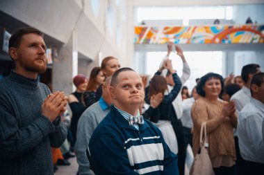 Minsk, Beyaz Rusya - 1 Mayıs 2017: Down sendromu dans çocuklarla 