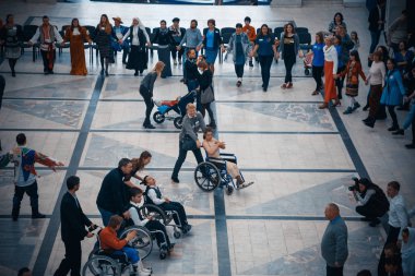 Minsk, Beyaz Rusya - 1 Mayıs 2017: Down sendromu dans çocuklarla 