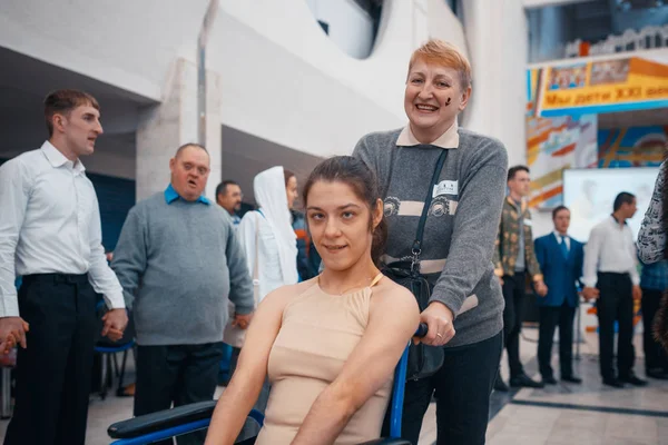 Minsk, Beyaz Rusya - 1 Mayıs 2017: Down sendromu dans çocuklarla 