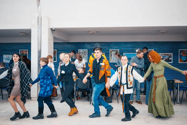 Minsk, Beyaz Rusya - 1 Mayıs 2017: Down sendromu dans çocuklarla 