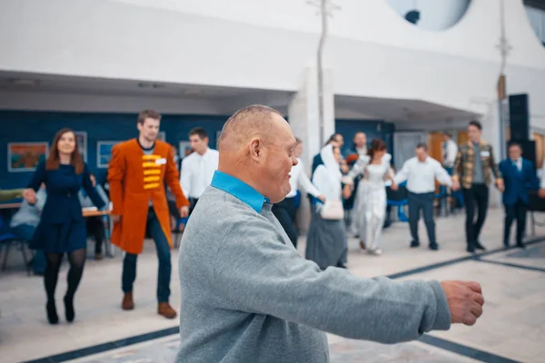 Minsk, Beyaz Rusya - 1 Mayıs 2017: Down sendromu dans çocuklarla 