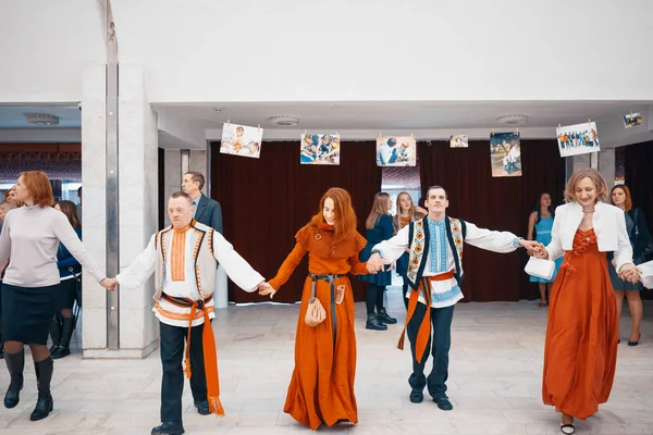 Minsk, Beyaz Rusya - 1 Mayıs 2017: Down sendromu dans çocuklarla 