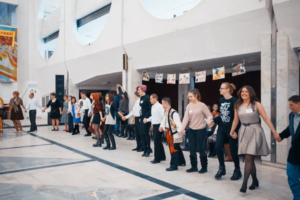 Minsk, Beyaz Rusya - 1 Mayıs 2017: Down sendromu dans çocuklarla 