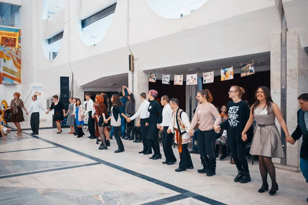 Minsk, Beyaz Rusya - 1 Mayıs 2017: Down sendromu dans çocuklarla 