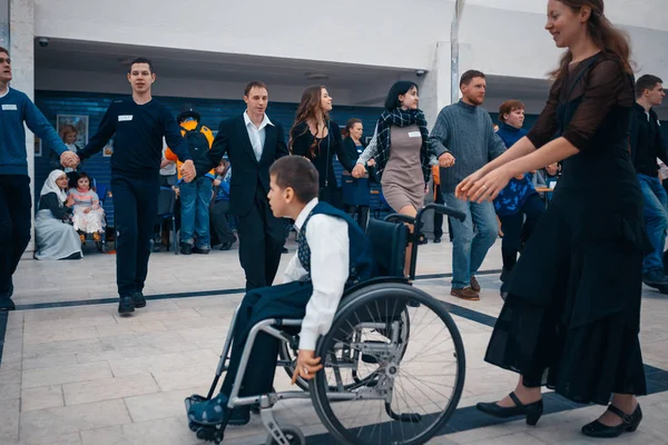 Minsk, Beyaz Rusya - 1 Mayıs 2017: Down sendromu dans çocuklarla 