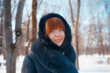 Minsk, Beyaz Rusya - 1 Şubat 2017: Güzel kızıl saçlı kız WI