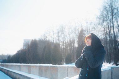 Minsk, Beyaz Rusya - 1 Şubat 2017: Güzel kızıl saçlı kız WI