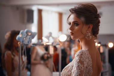 Minsk, Beyaz Rusya - 1 Mayıs 2017: kendine güvenen genç kadın içinde kötülük 