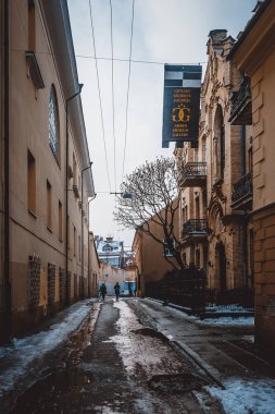 Vilnius, Litvanya - 27 Aralık 2017: İnsanlar yürüyüş cadde boyunca