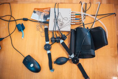 Minsk, Beyaz Rusya - 1 Mayıs 2017: inve test için yalan makinesi bakla