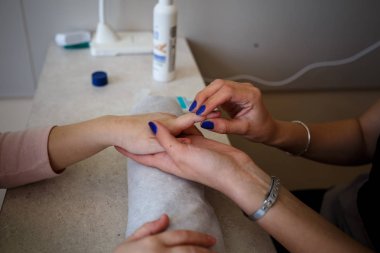 Eller masör yapmak bir noktaya yakın, Masaj