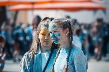 Minsk, Beyaz Rusya - 28 Haziran 2017: dans ve d kutluyor insanlar