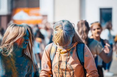 Minsk, Beyaz Rusya - 28 Haziran 2017: dans ve d kutluyor insanlar