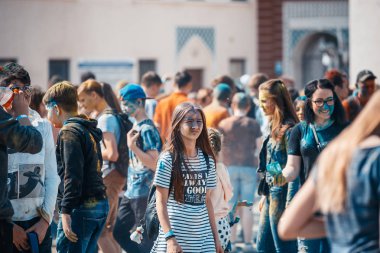 Minsk, Beyaz Rusya - 28 Haziran 2017: dans ve d kutluyor insanlar