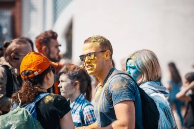 Minsk, Beyaz Rusya - 28 Haziran 2017: dans ve d kutluyor insanlar