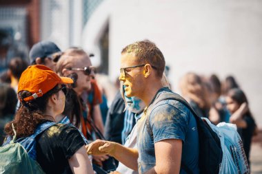 Minsk, Beyaz Rusya - 28 Haziran 2017: dans ve d kutluyor insanlar