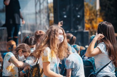 Minsk, Beyaz Rusya - 28 Haziran 2017: dans ve d kutluyor insanlar