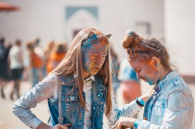 Minsk, Beyaz Rusya - 28 Haziran 2017: dans ve d kutluyor insanlar