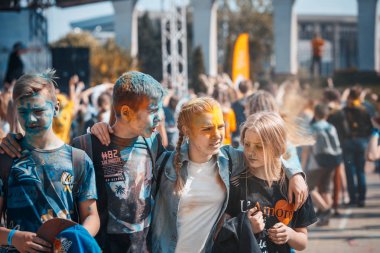 Minsk, Beyaz Rusya - 28 Haziran 2017: dans ve d kutluyor insanlar