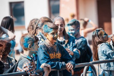 Minsk, Beyaz Rusya - 28 Haziran 2017: dans ve d kutluyor insanlar