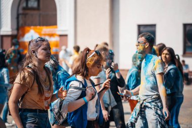 Minsk, Beyaz Rusya - 28 Haziran 2017: dans ve d kutluyor insanlar